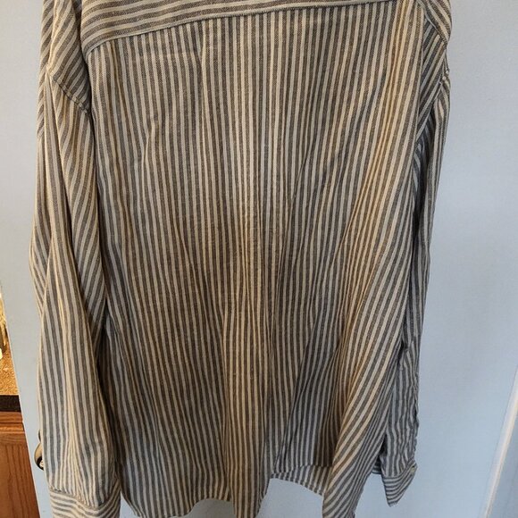 New Abercrombie and Fitch long sleeve shirt - Picture 3 of 5